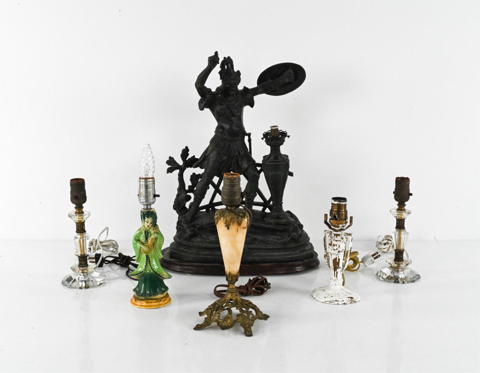 GROUPING OF ANTIQUE TABLE LAMPS (1 of 11)