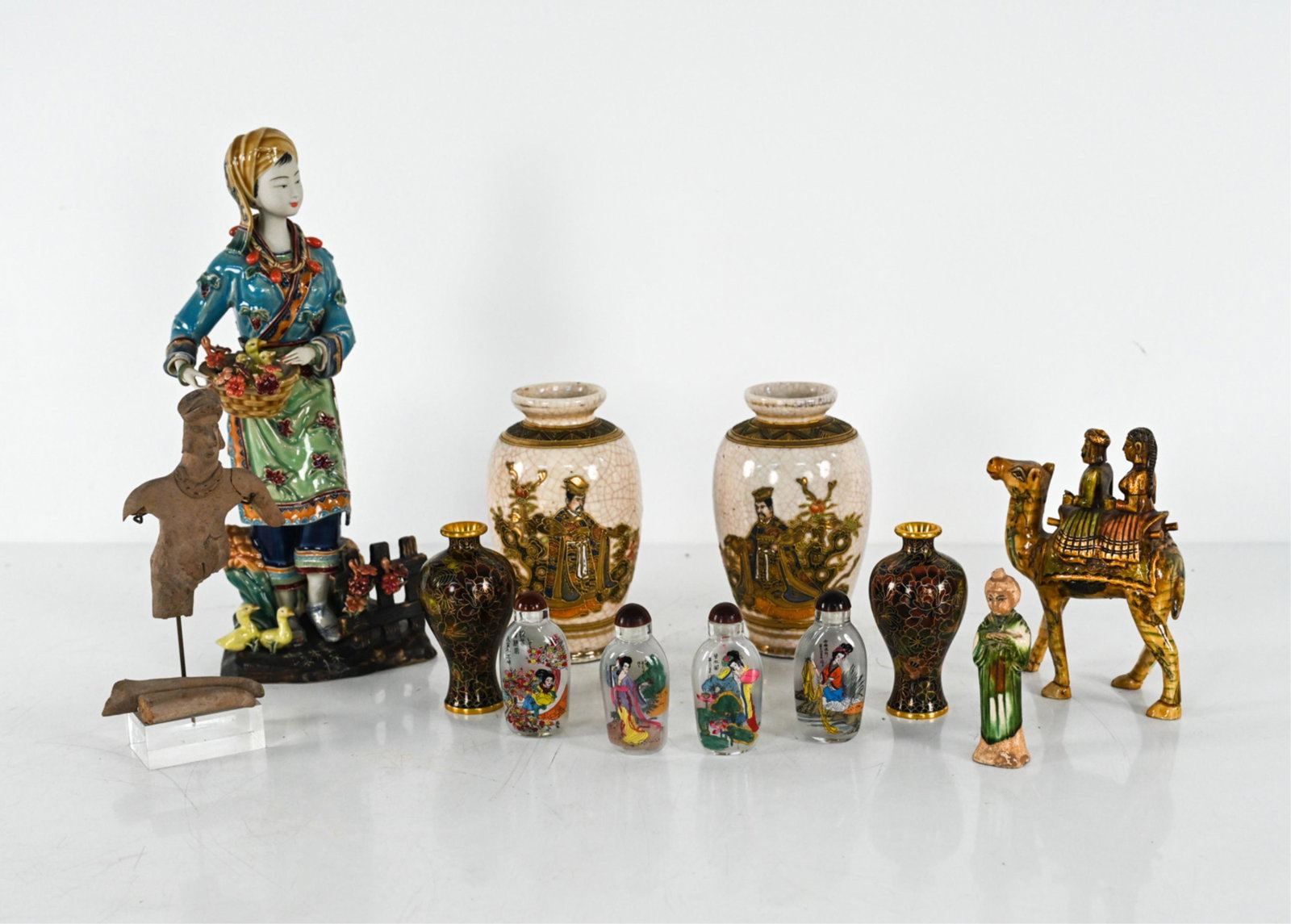 DECORATIVE GROUPING INCL. PORCELAIN, CLOISONNE (1 of 11)