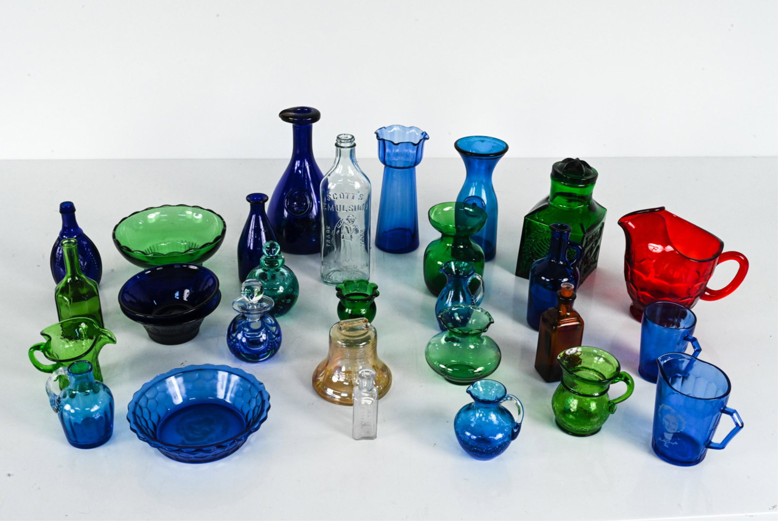 GROUPING OF ANTIQUE & VINTAGE GLASS (1 of 9)