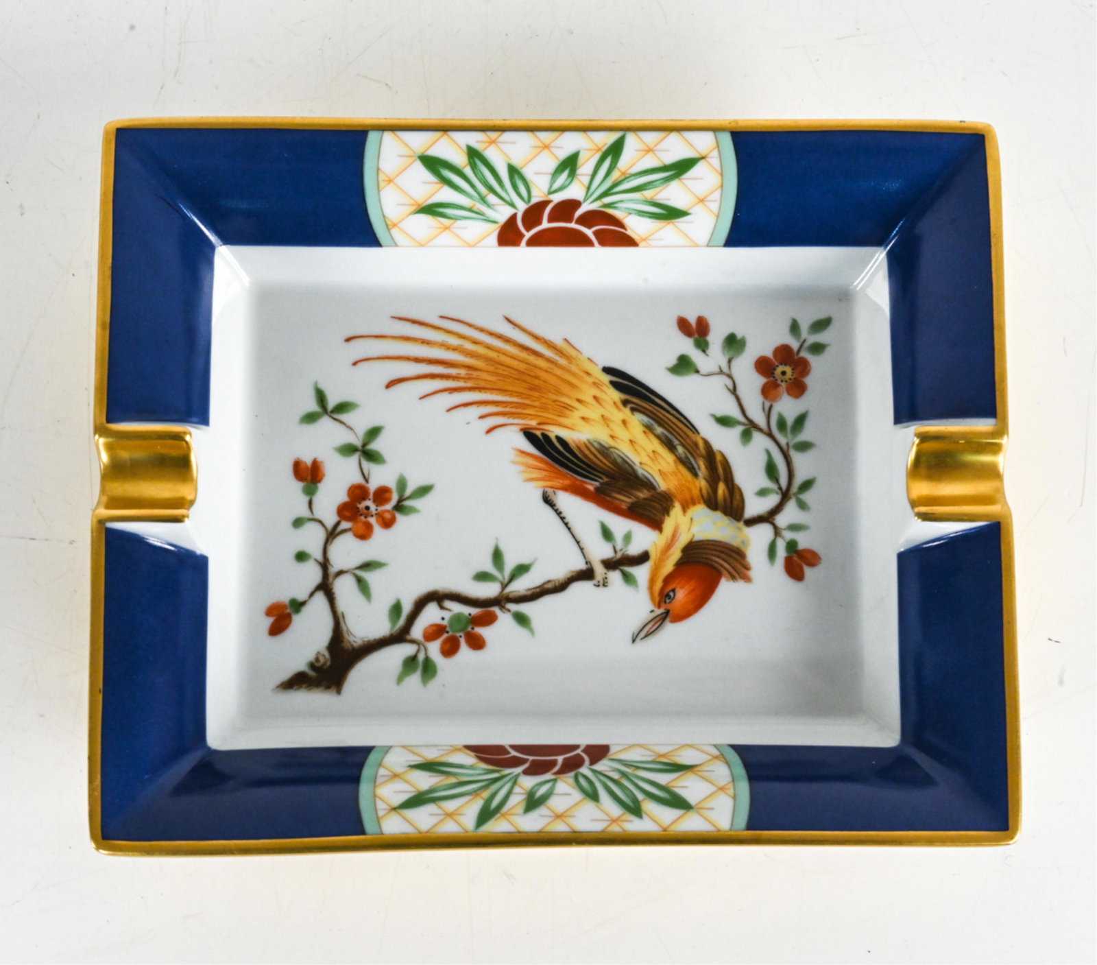 HERMES PORCELAIN EXOTIC BIRD ASHTRAY VIDE POCHE: Dimensions: H 1.5" x W 7.75" x D 6.25" Condition: No issues to note.