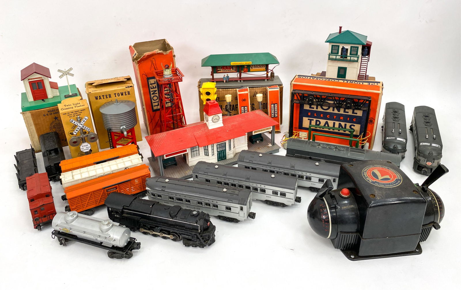 EXTENSIVE GROUPING EARLY 1950'S LIONEL TRAINS (0083) on Jan 17, 2023