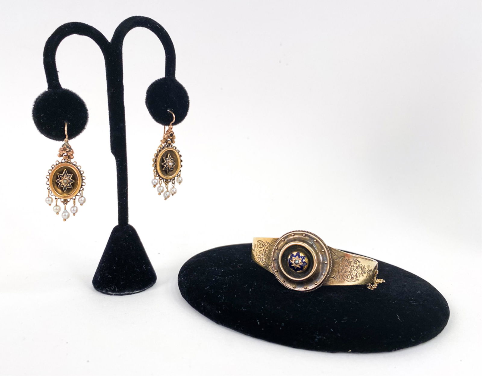 VICTORIAN GOLD JEWELRY SUITE (1 of 17)