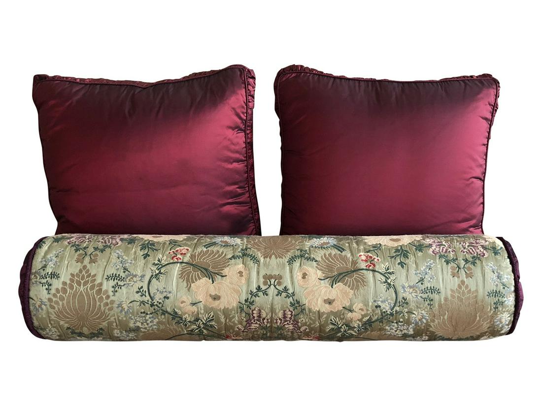 (3) MARKHAM ROBERTS CUSTOM PILLOWS (1 of 4)