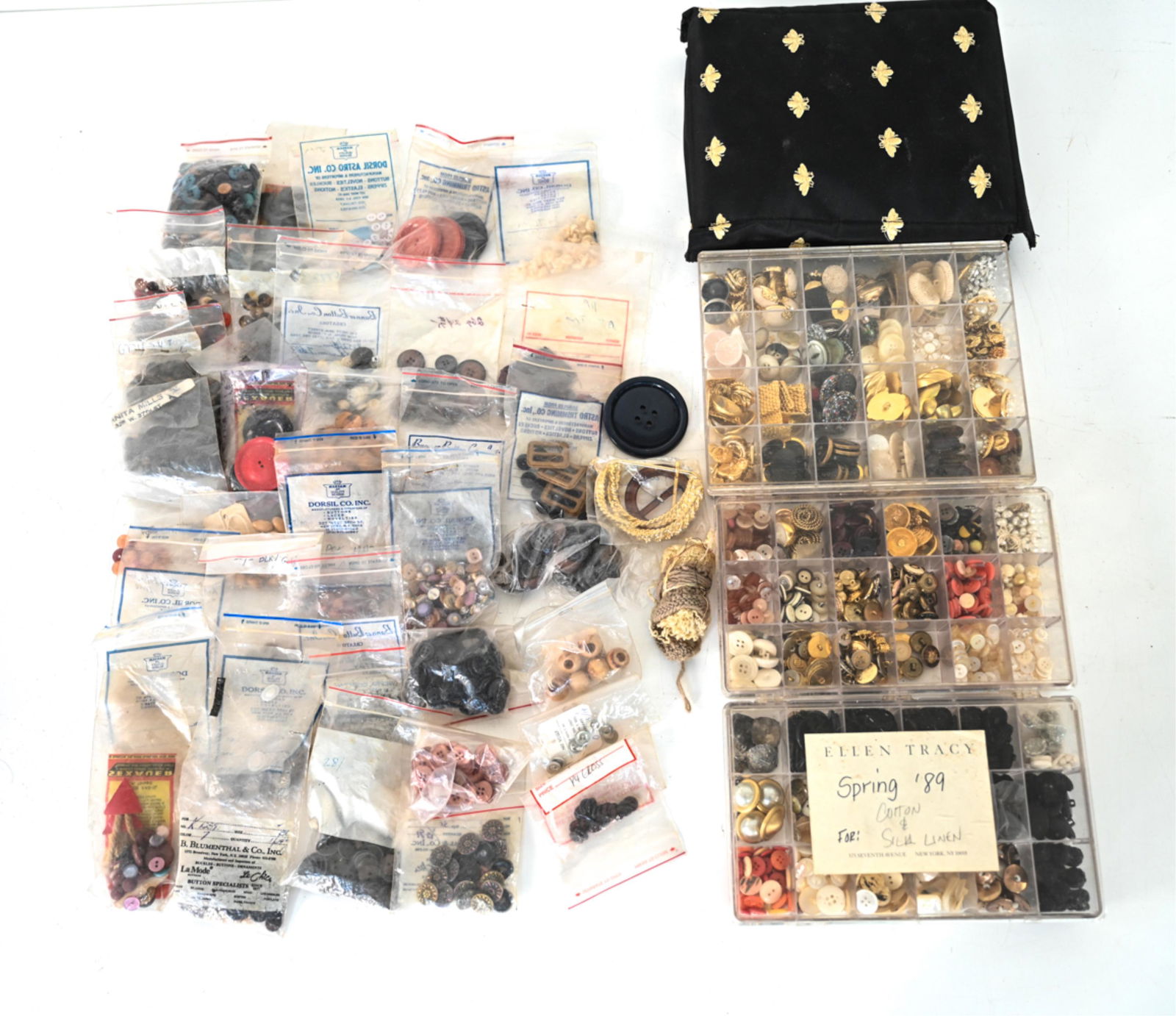 GROUPING OF VINTAGE COSTUME JEWELRY & BUTTONS (1 of 14)