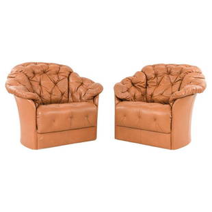 PAIR OF SKIPPER MOBLER DANISH MODERN LOUNGE CHAIRS: A rare pair of Skipper Mobler Danish modern over-stuffed tufted cognac leather lounge chairs epitomizing comfort. With Skipper Furniture label underneath. Dimensions: H 33" x W 40" x D 34.5" x SH 17"