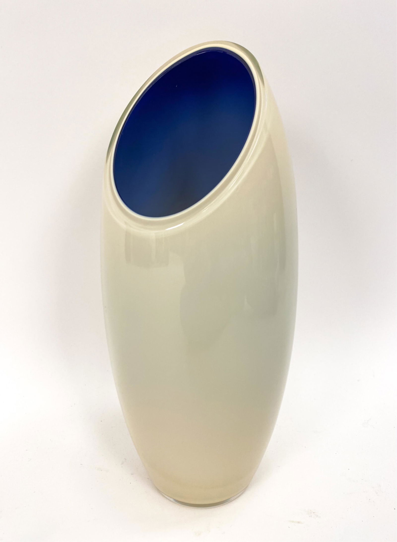 MID-CENTURY SEGUSO ITALIAN CASED GLASS VASE (1 of 12)