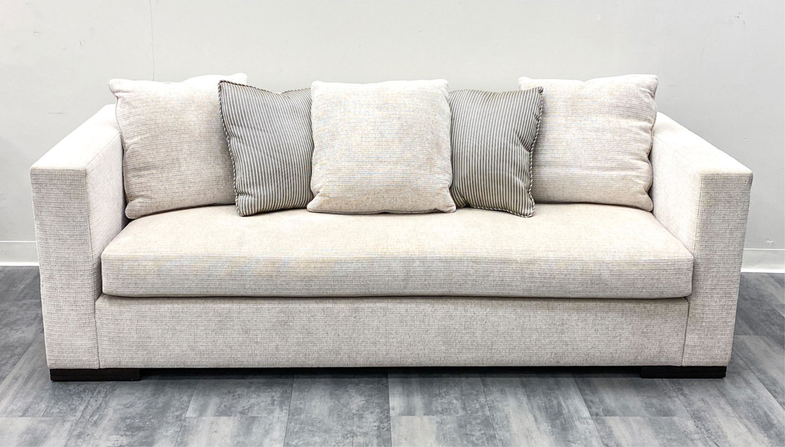 STUDIO H | HOLLY HUNT COLLECTION SOFA (1 of 10)