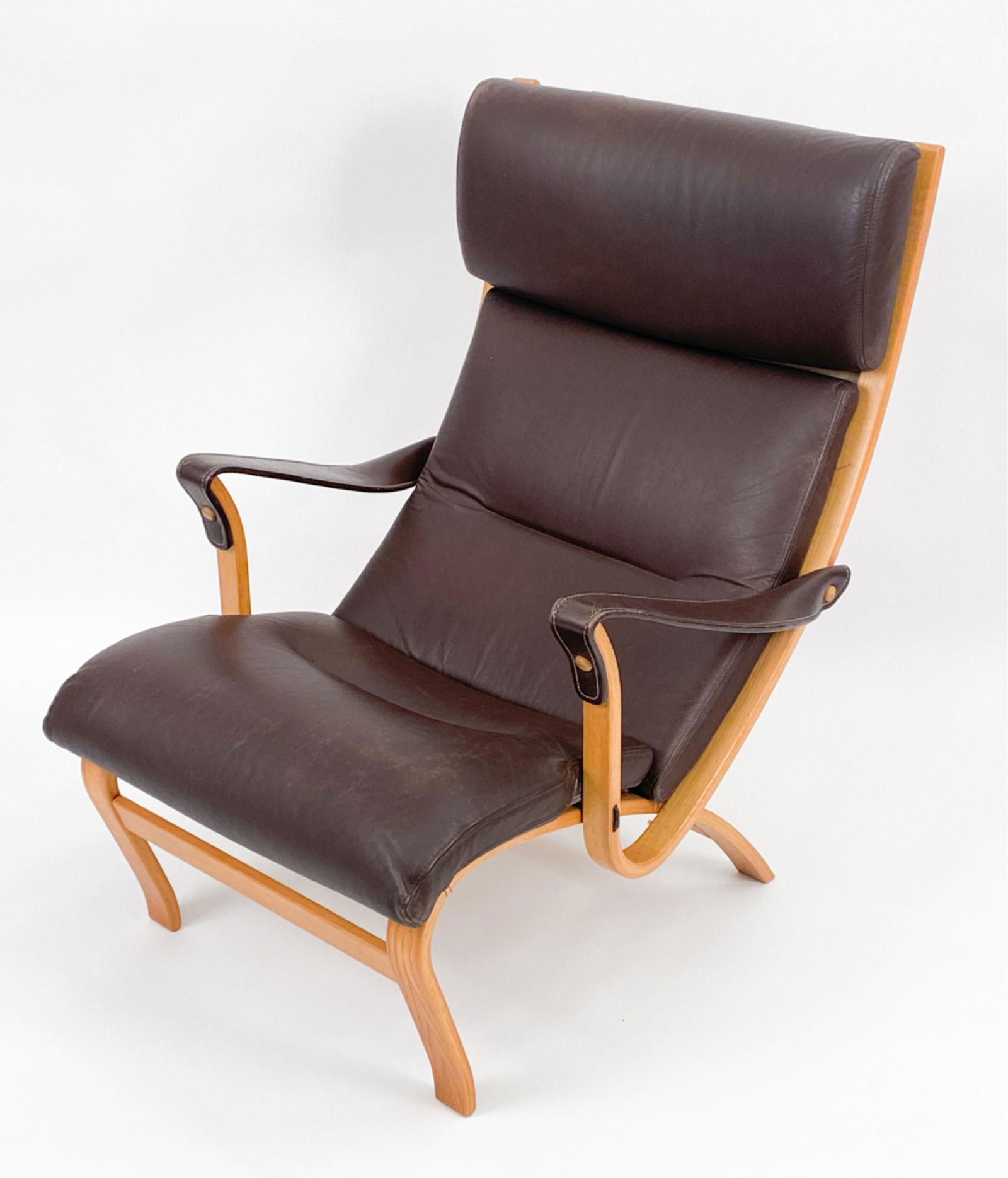 SOREN NISSEN & EBBE GEHL "CLIPPER" CHAIR, 1970'S: Rare Swedish Modern "Clipper" lounge chair with reclining bentwood frame, upholstered in canvas and leather. Designed by Soren Nissen and Ebbe Gehl c. 1970's. Dimensions: H 36.5" x W 28" x D 33" x SH
