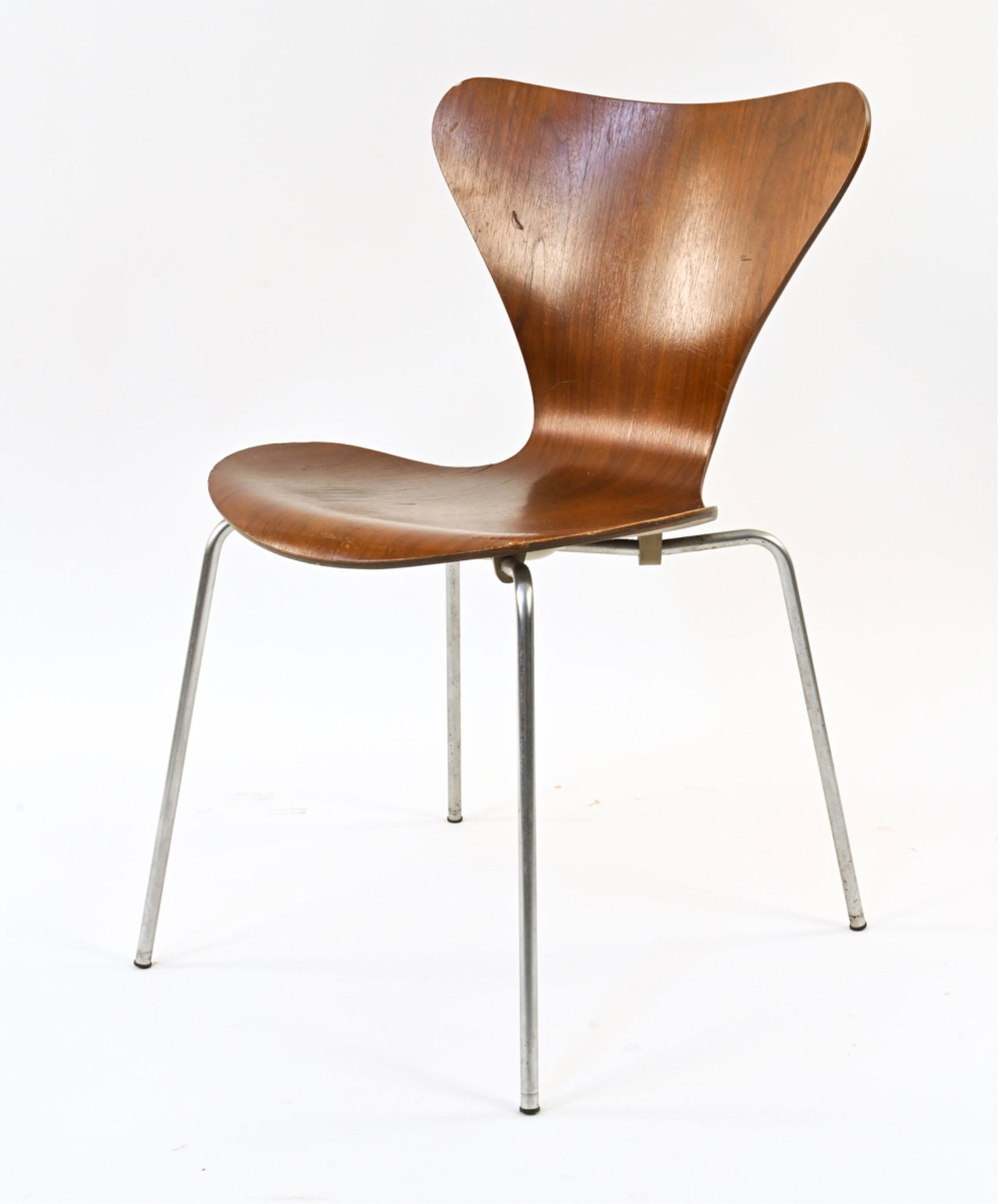 ARNE JACOBSEN FOR FRITZ HANSEN SERIES 7 CHAIR (1 of 14)