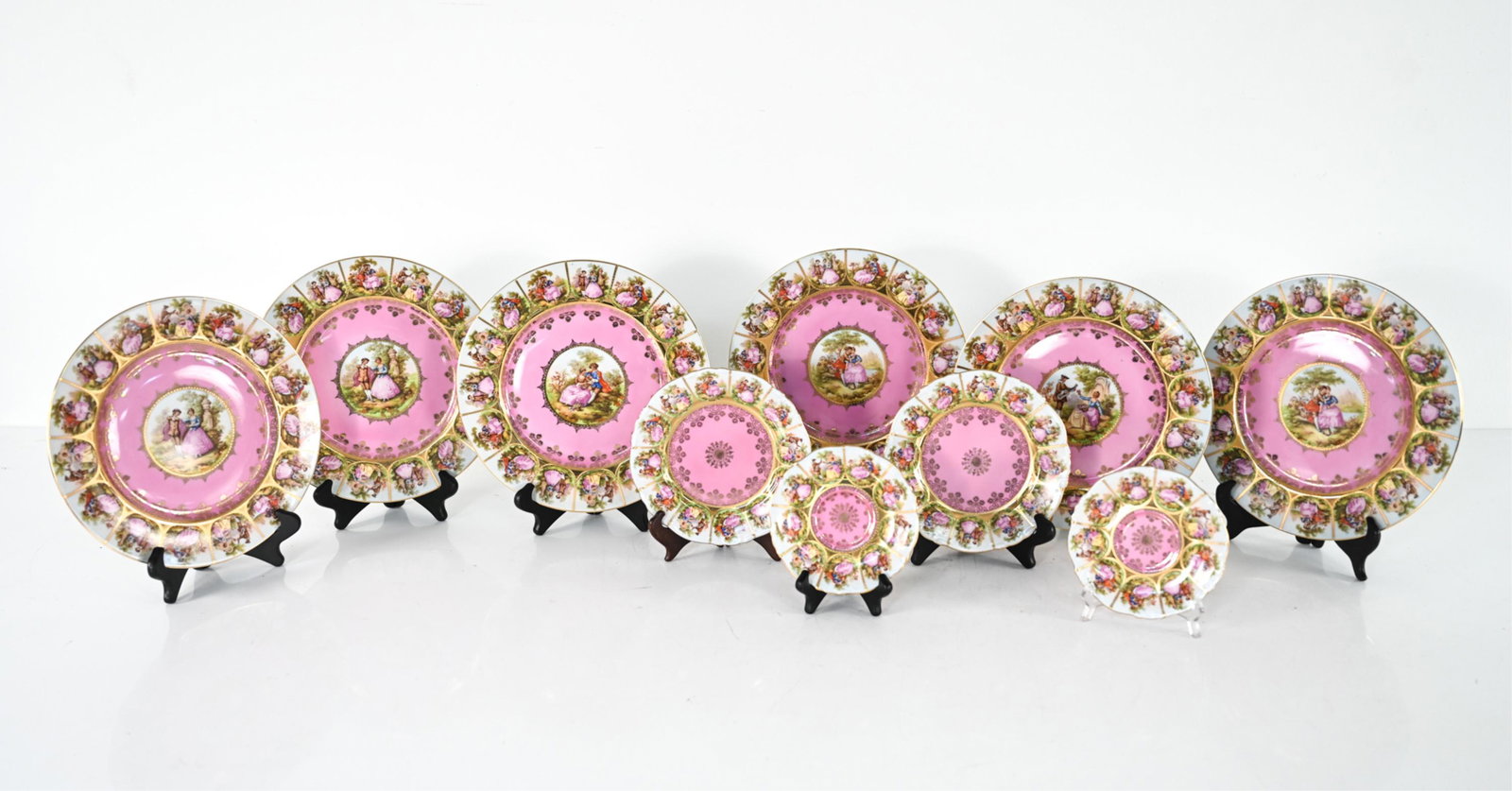 GROUPING OF ROYAL VIENNA PORCELAIN DINNERWARE (1 of 13)