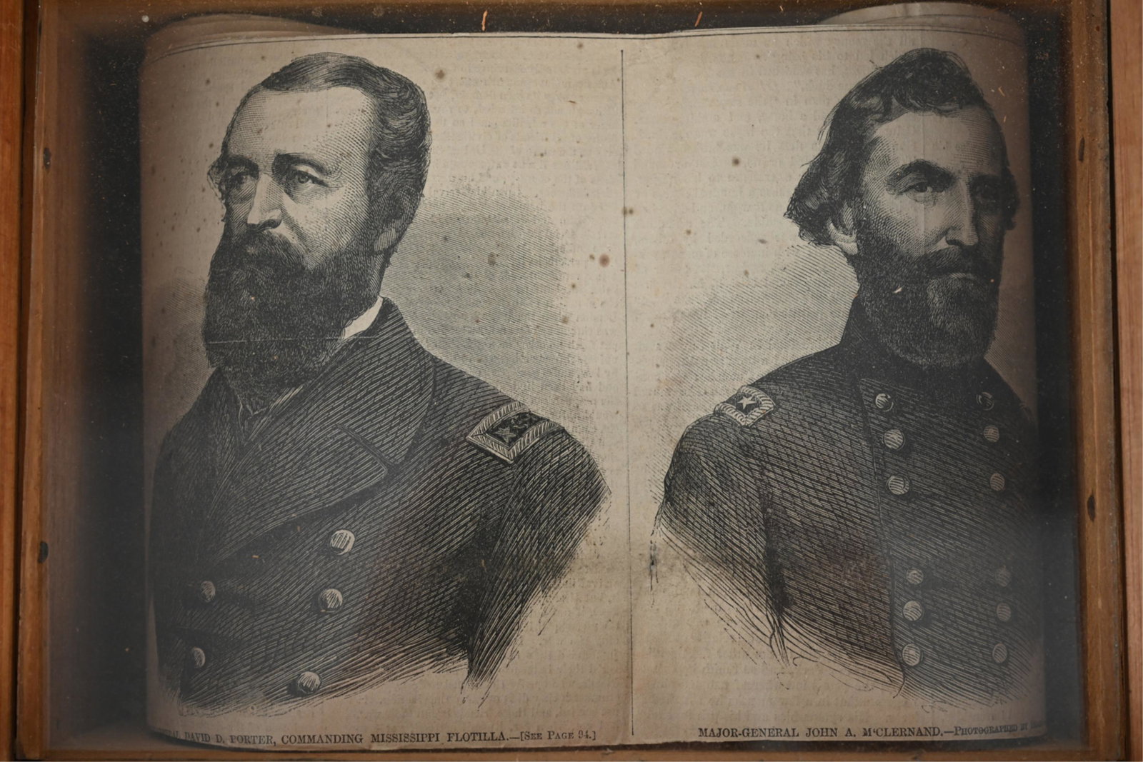 19TH C. PICTURE VIEWER W/ CIVIL WAR PORTRAITS (1 of 12)