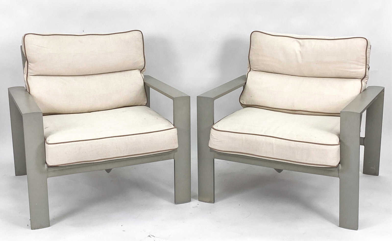 PAIR OF BROWN JORDAN ALUMINUM PATIO LOUNGE CHAIRS: With "Made in Mexico" label underneath. Modernist flat bar design. Dimensions: H 34" x W 33" x D 31" x SH 18.5" Condition: Cushions with soiling and marks consistent with outdoor use. Few small scuffs