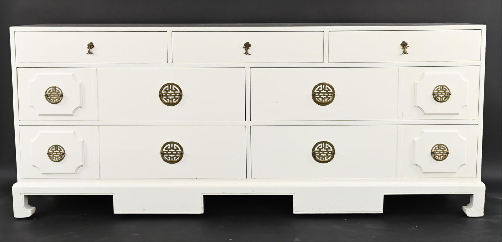 PALM BEACH REGENCY CHINOISERIE LACQUER SIDEBOARD (1 of 13)