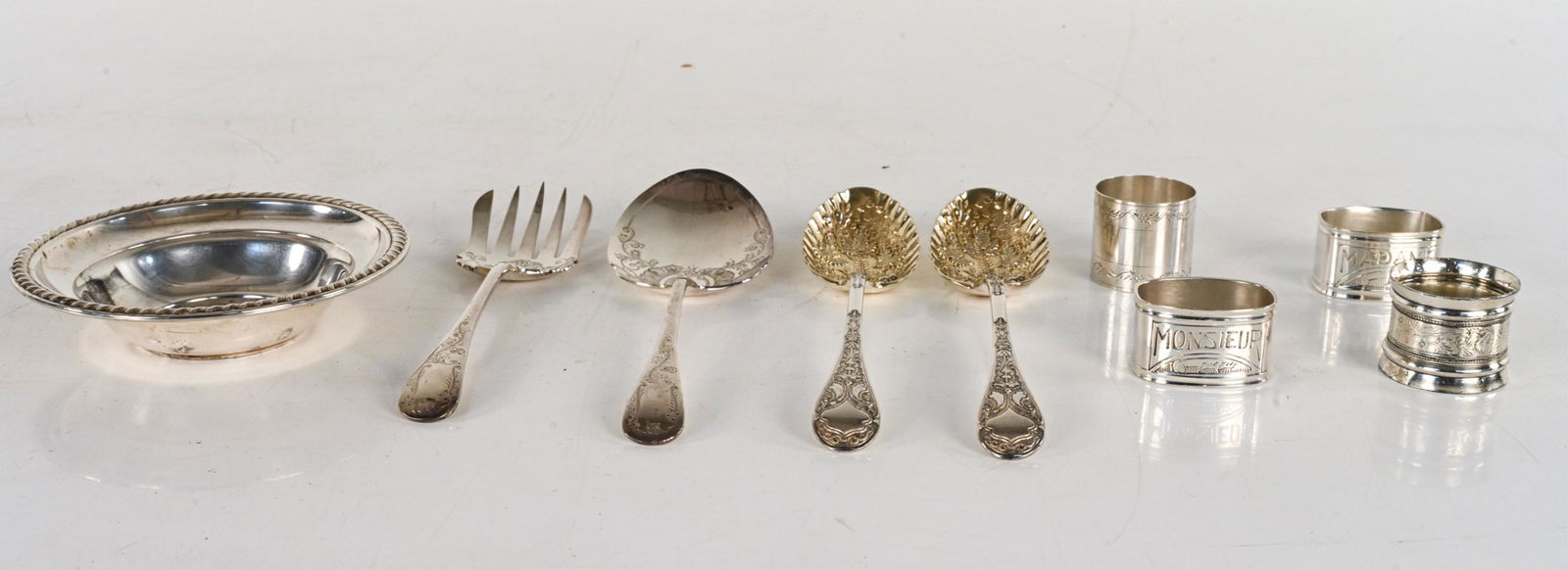GROUPING OF SILVERPLATE & SILVER TABLEWARE (1 of 8)