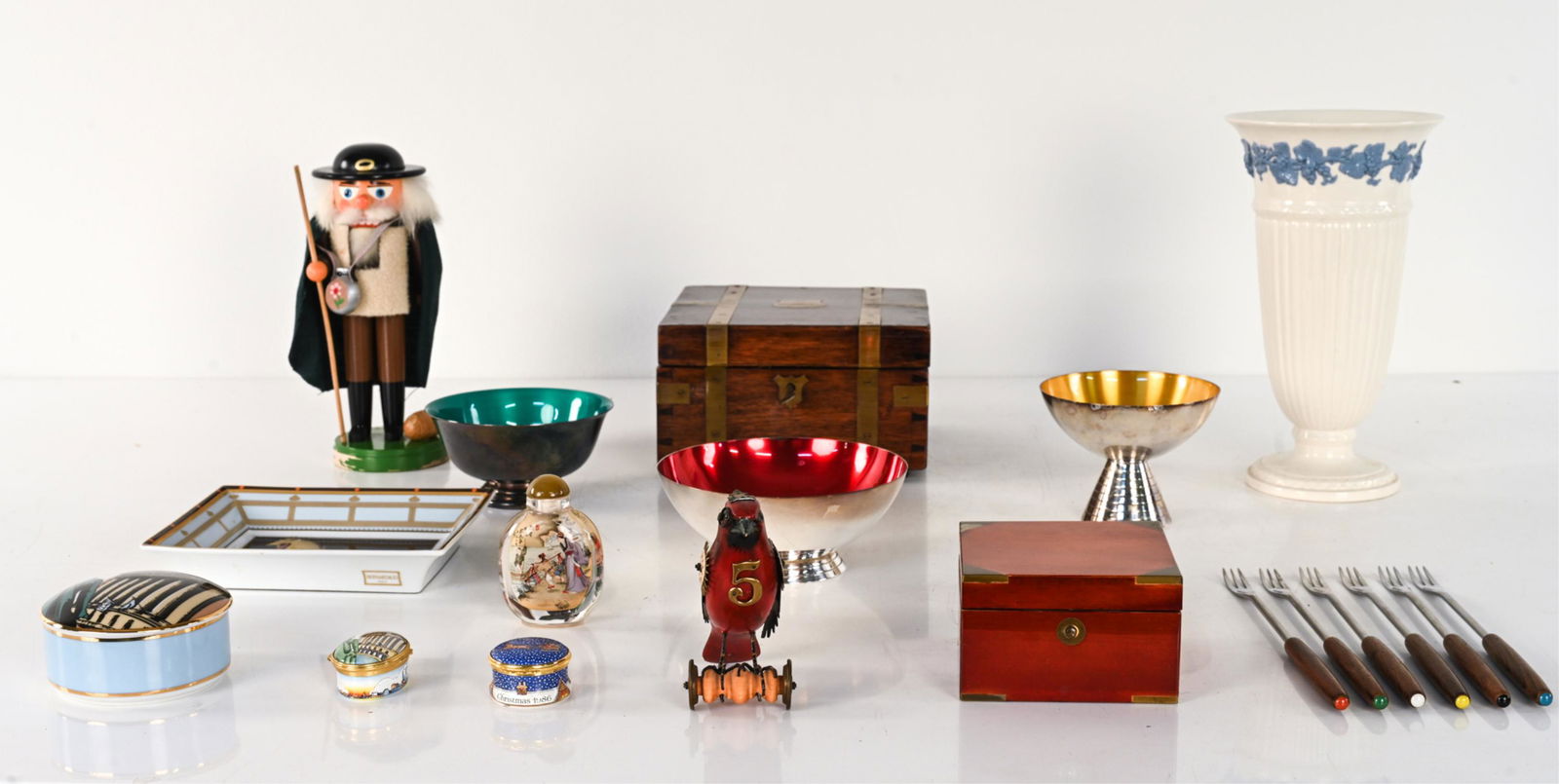 DECORATIVE GROUPING INCL. TIFFANY, BERNARDAUD (1 of 20)