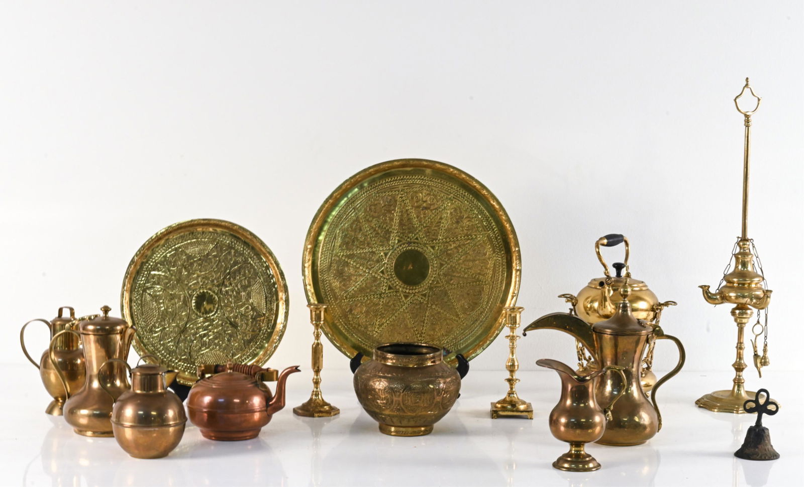 GROUPING OF BRASS & COPPER HOLLOWWARE & DECOR (1 of 12)