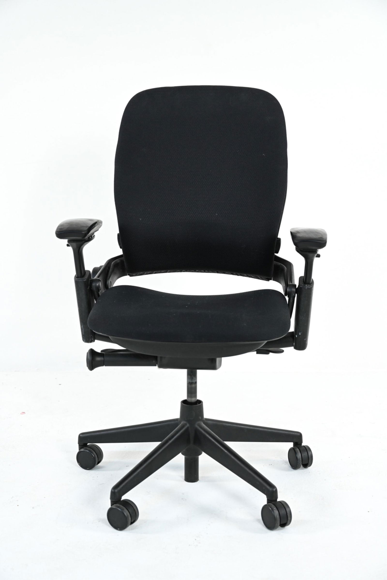 STEELCASE "LEAP" OFFICE TASK CHAIR (1 of 16)