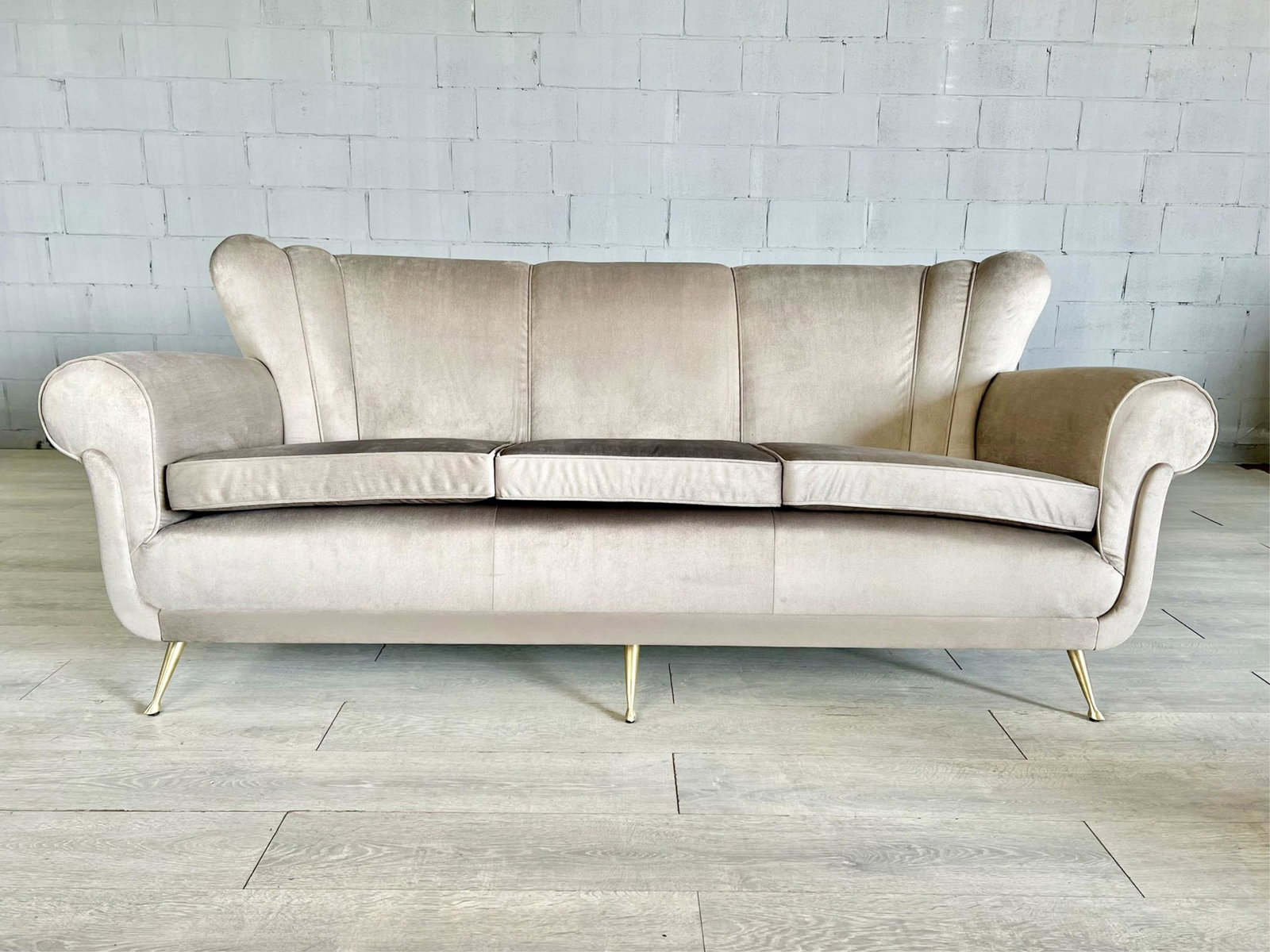 MANNER OF PAOLO BUFFA SOFA (1 of 15)