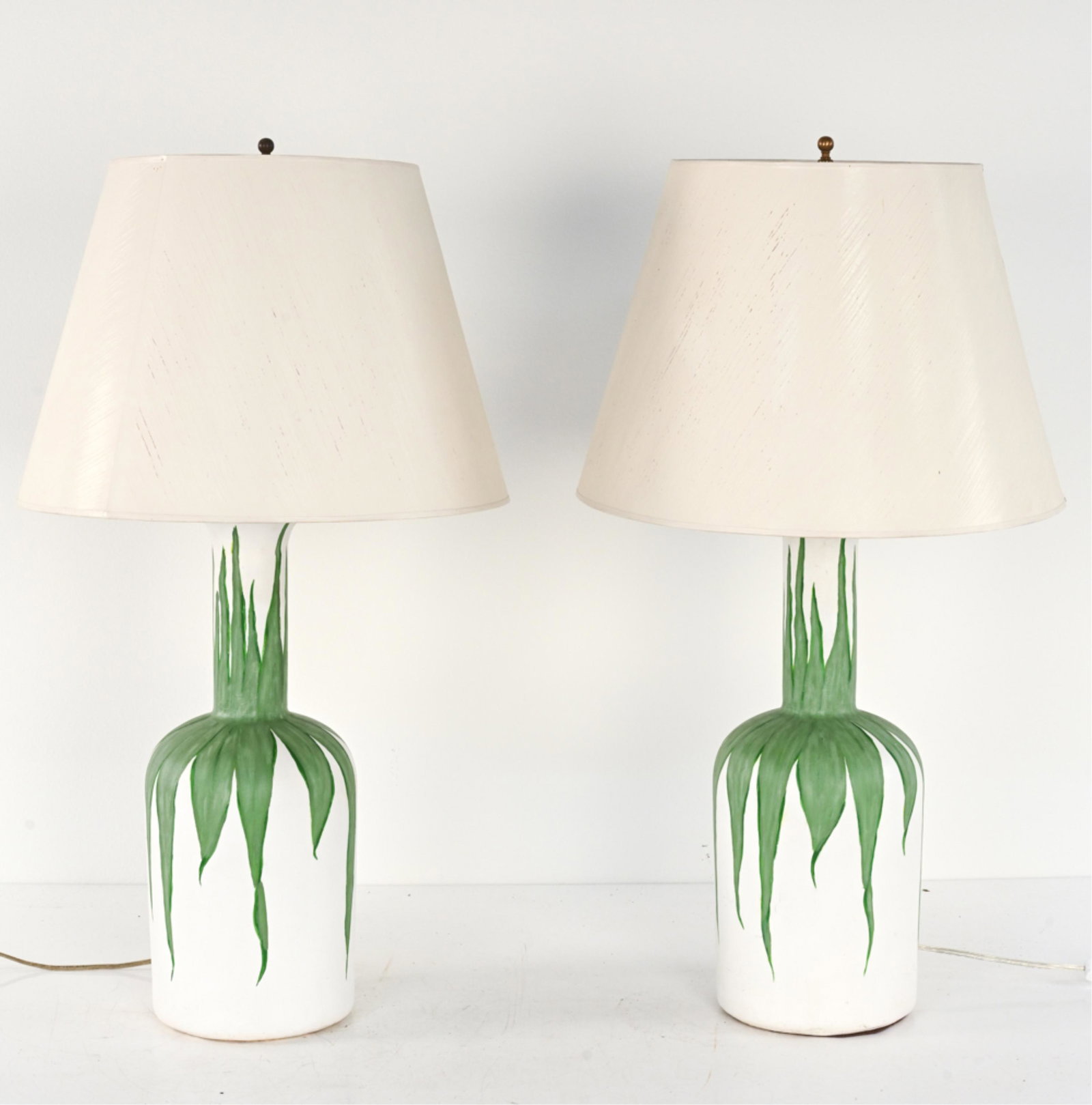PAIR OF PALM BEACH PAINTED CERAMIC TABLE LAMPS (1 of 10)