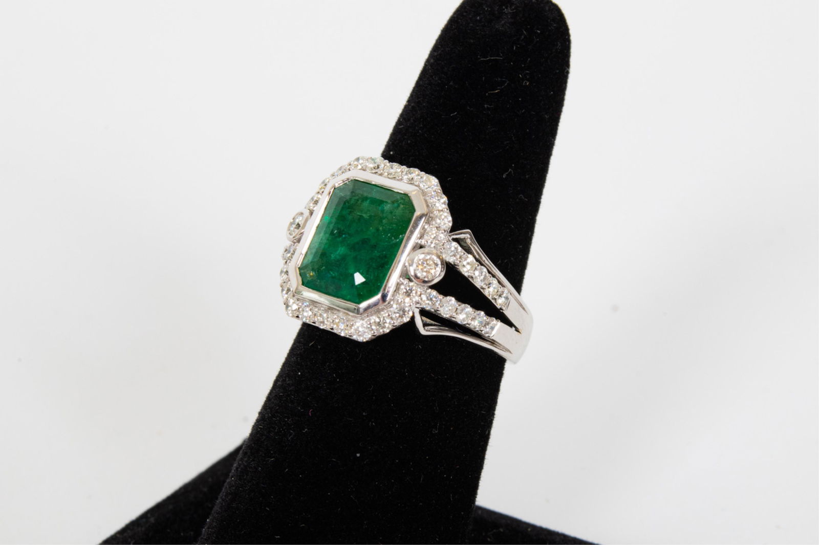 OSCAR FRIEDMAN 4.7CT EMERALD, DIAMOND & 18K RING (1 of 10)