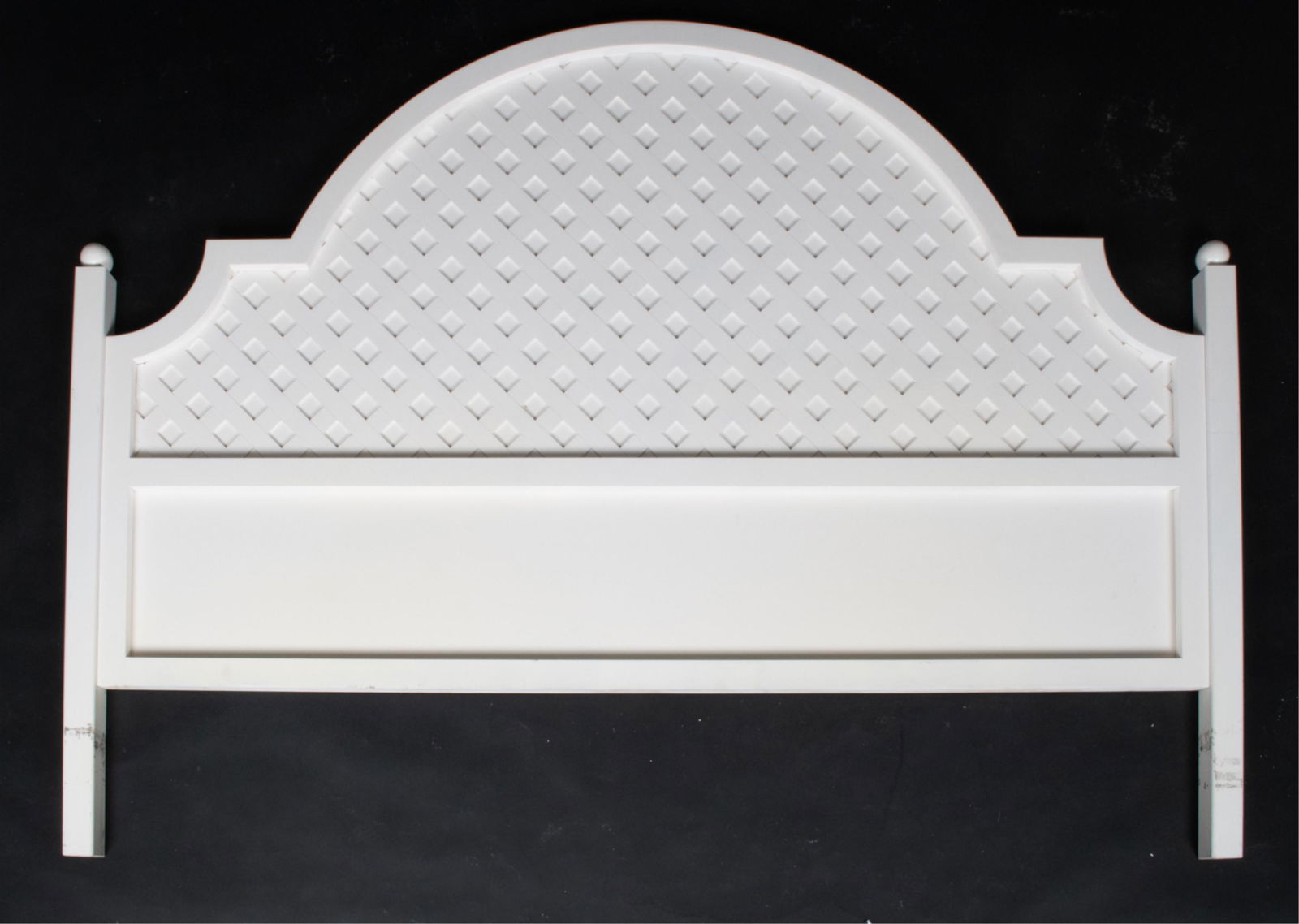 PALM BEACH REGENCY-STYLE LATTICE KING HEADBOARD: Contemporary white-painted Palm Beach Regency-style headboard with lattice front design, arched top. Dimensions: H 59.75" x W 81" x D 2.25" Condition: Few scuffs, scratches, and surface marks. Nicks a