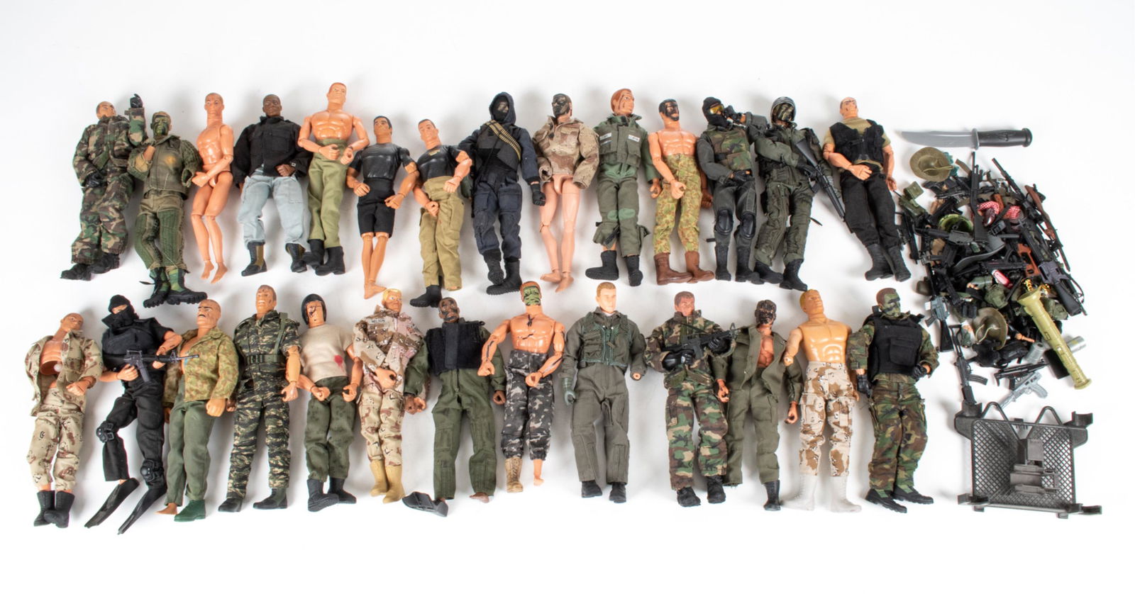 VINTAGE G.I. JOE ACTION FIGURES & ACCESSORIES (1 of 10)
