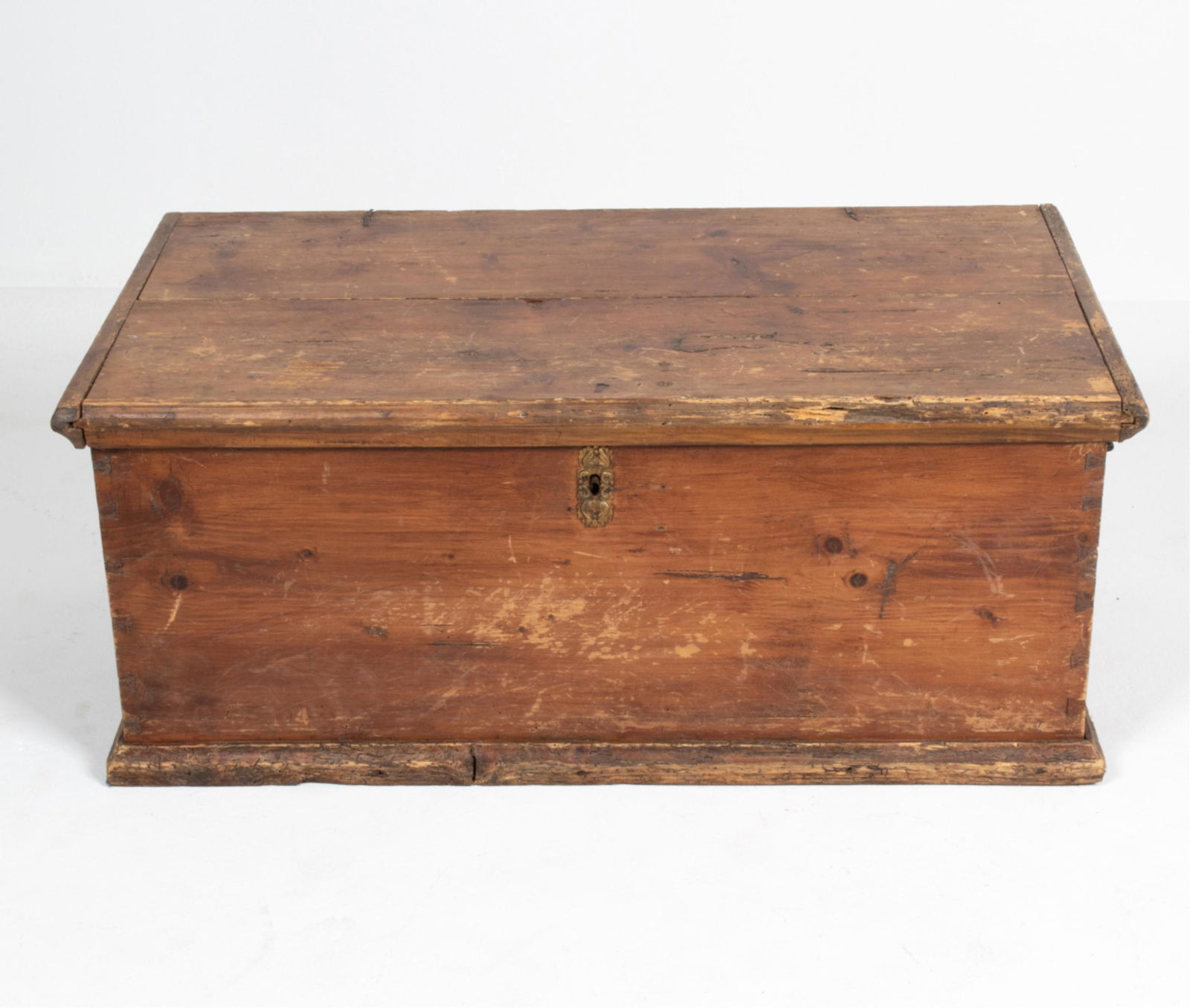 ANTIQUE PINE BLANKET CHEST: Dimensions: H 14.5" x W 39.5" x D 22.25" Condition: Missing key. Antique patina; distressed finish throughout. Scratches and gouges, a few stress cracks and panel/joint separations, areas of worming.