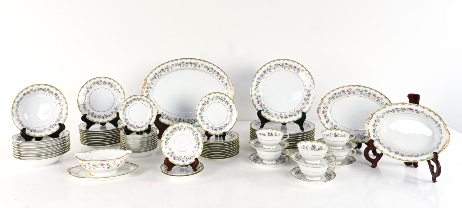 NORITAKE "ELMHURST" CHINA DINNER SERVICE (1 of 10)