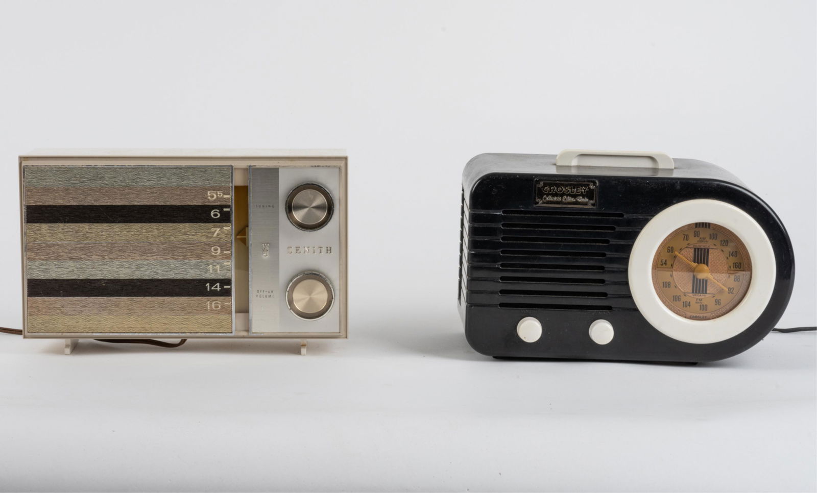 GROUPING OF (2) HIGHLY DECORATIVE RADIOS (1 of 13)