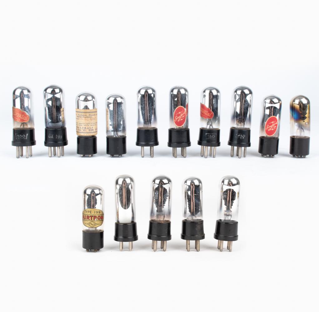 GROUPING OF EARLY VACUUM TUBES, MOSTLY 199 (1 of 10)