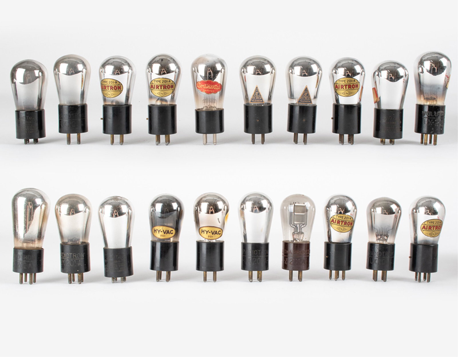 GROUPING OF EARLY VACUUM TUBES (1 of 20)