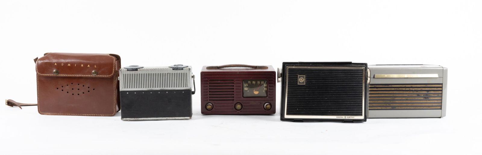 GROUPING OF PORTABLE TUBE RADIOS INCL. RCA (1 of 20)