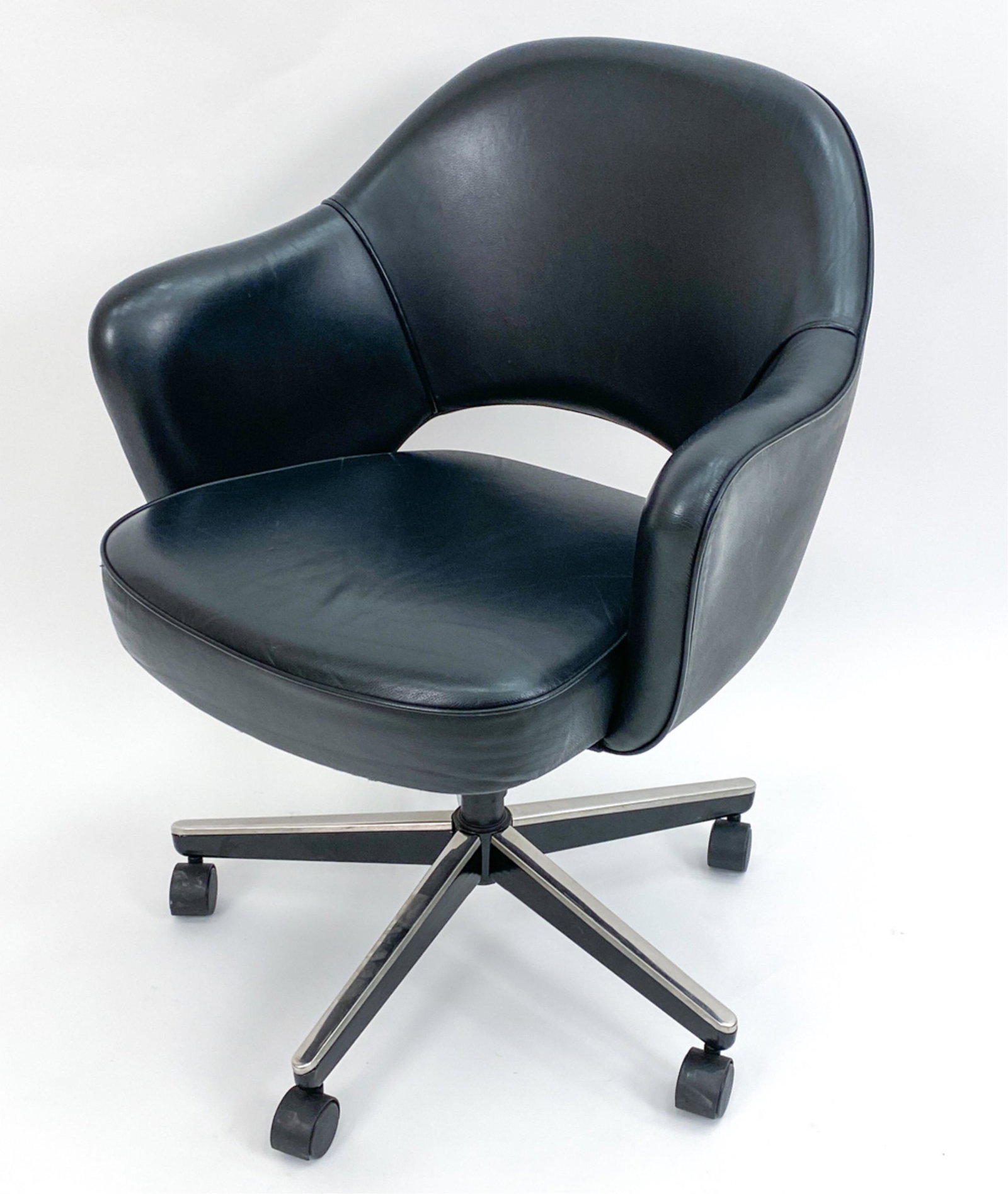 KNOLL SAARINEN LEATHER EXECUTIVE CHAIR (1 of 12)