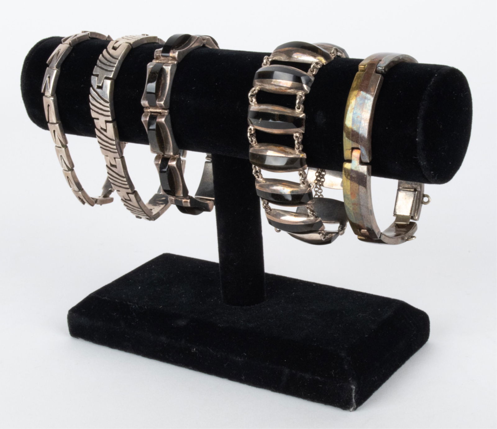 (5) MEXICAN MODERNIST STERLING SILVER BRACELETS (1 of 13)