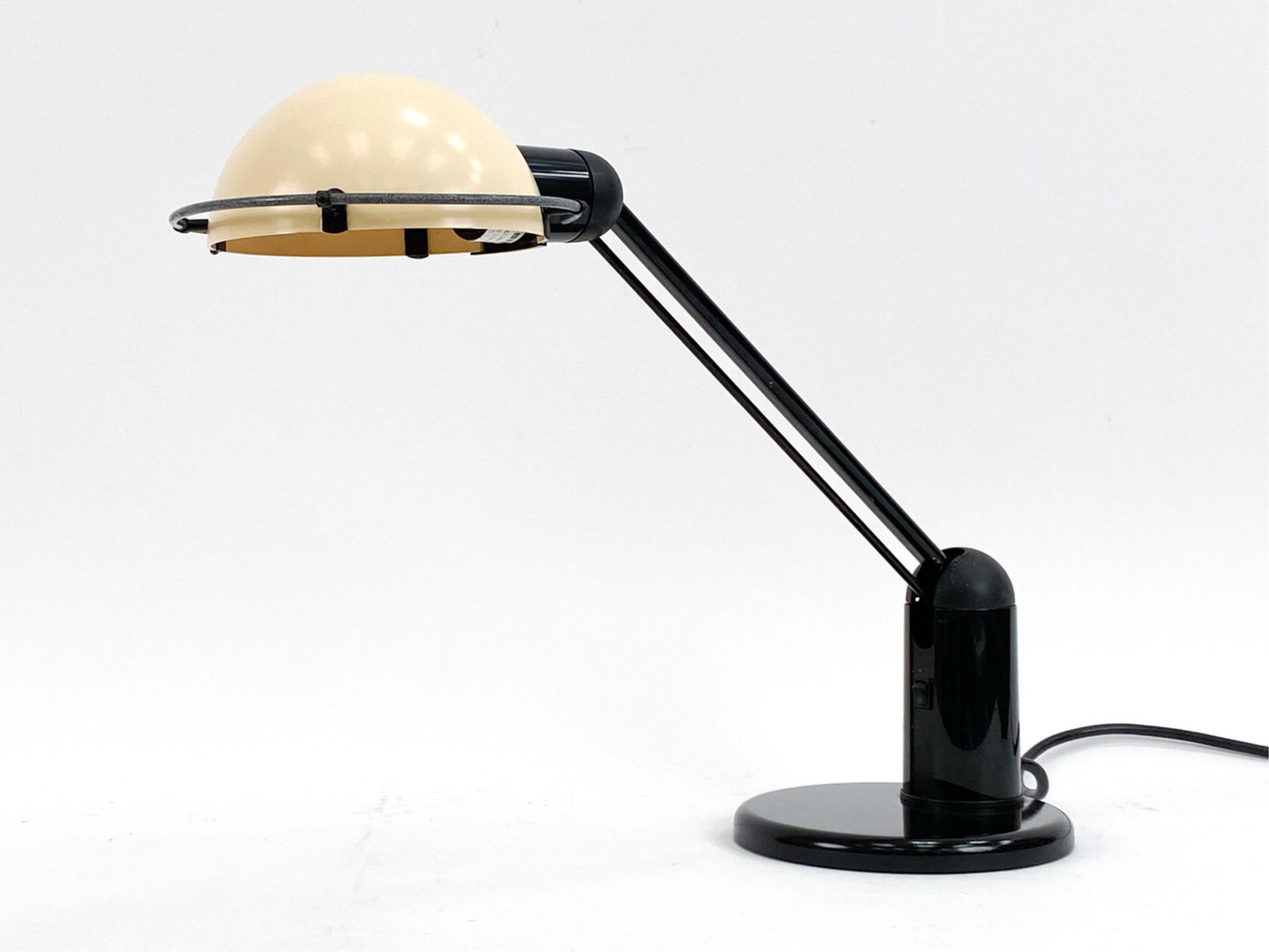 MEMPHIS STYLE ADJUSTABLE DESK LAMP BY DETAILS (1 of 15)