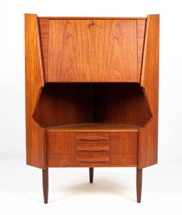 GUNNI OMANN FOR OMANN JUN TEAK CORNER BAR CABINET: Danish Atomic Modern corner cabinet in teak, featuring a drop-down bar with etched mirrored backsplash. Designed by Gunni Omann for Omann Jun, c. 1960's. Dimensions: (Bar closed) H 49" x W 35" x D 22.