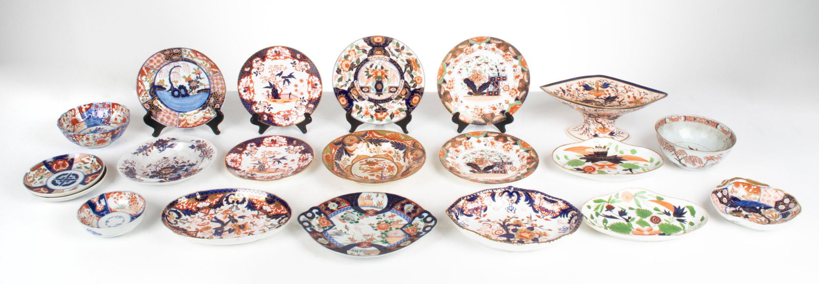 GROUPING OF ANTIQUE IMARI-STYLE PORCELAIN (1 of 20)
