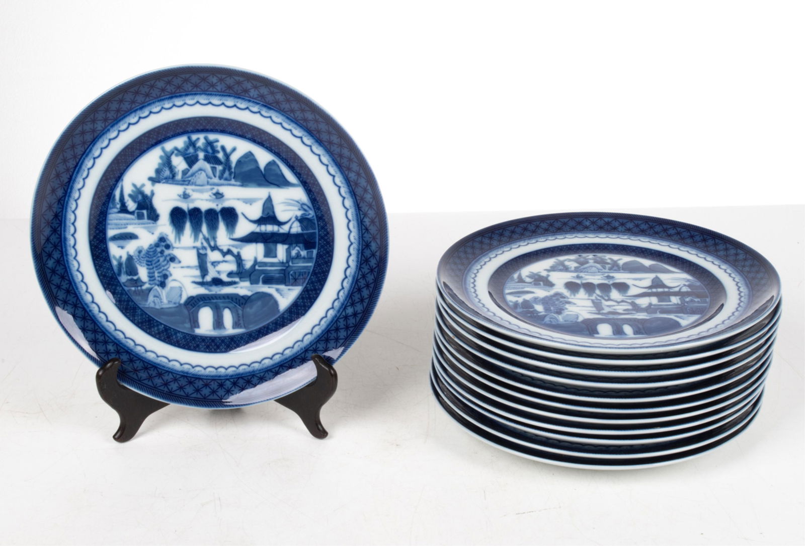 SET OF (12) MOTTAHEDEH "BLUE CANTON" DINNER PLATES (1 of 12)