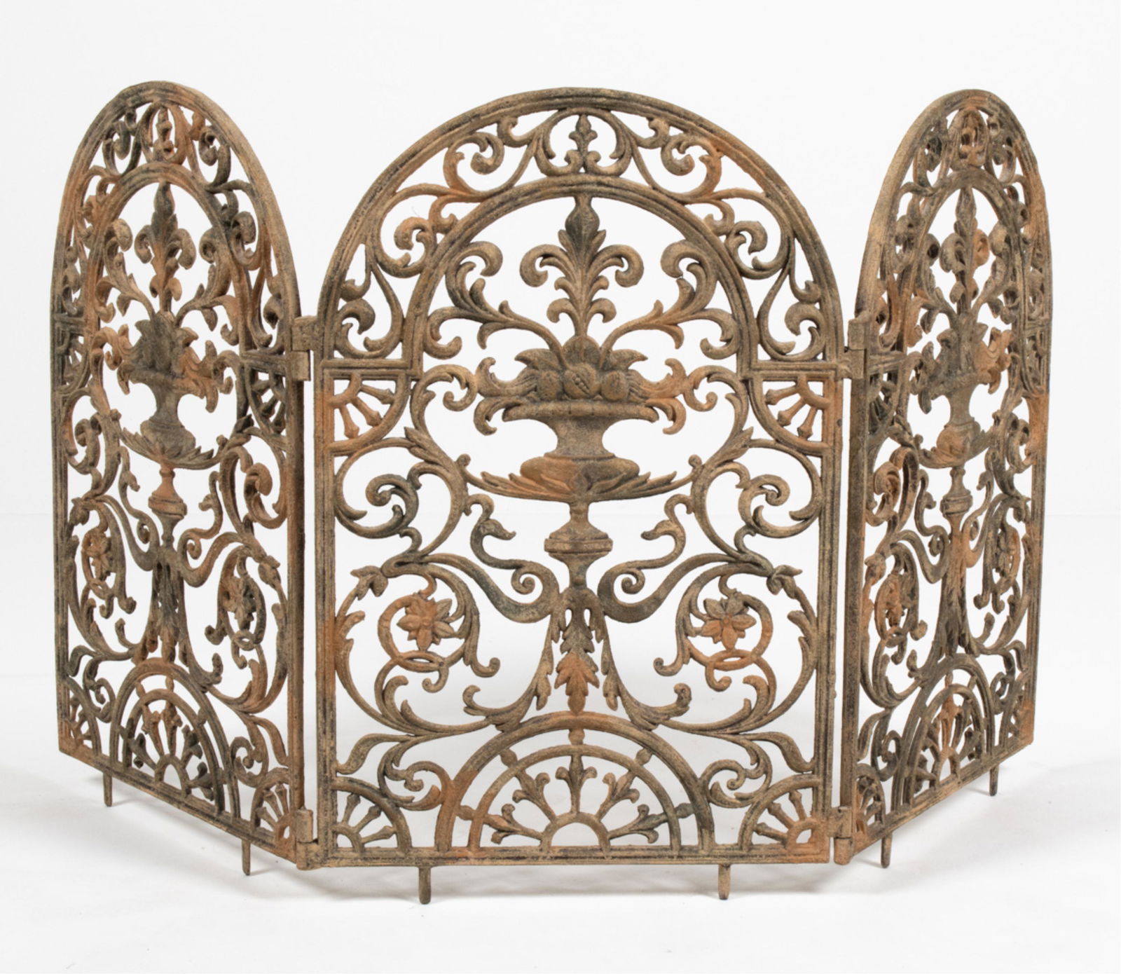 ORNATE PAINTED CAST METAL FIRE SCREEN (1 of 13)