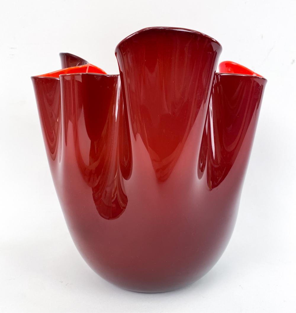 CONTEMPORARY VENINI ART GLASS HANDKERCHIEF VASE (1 of 9)
