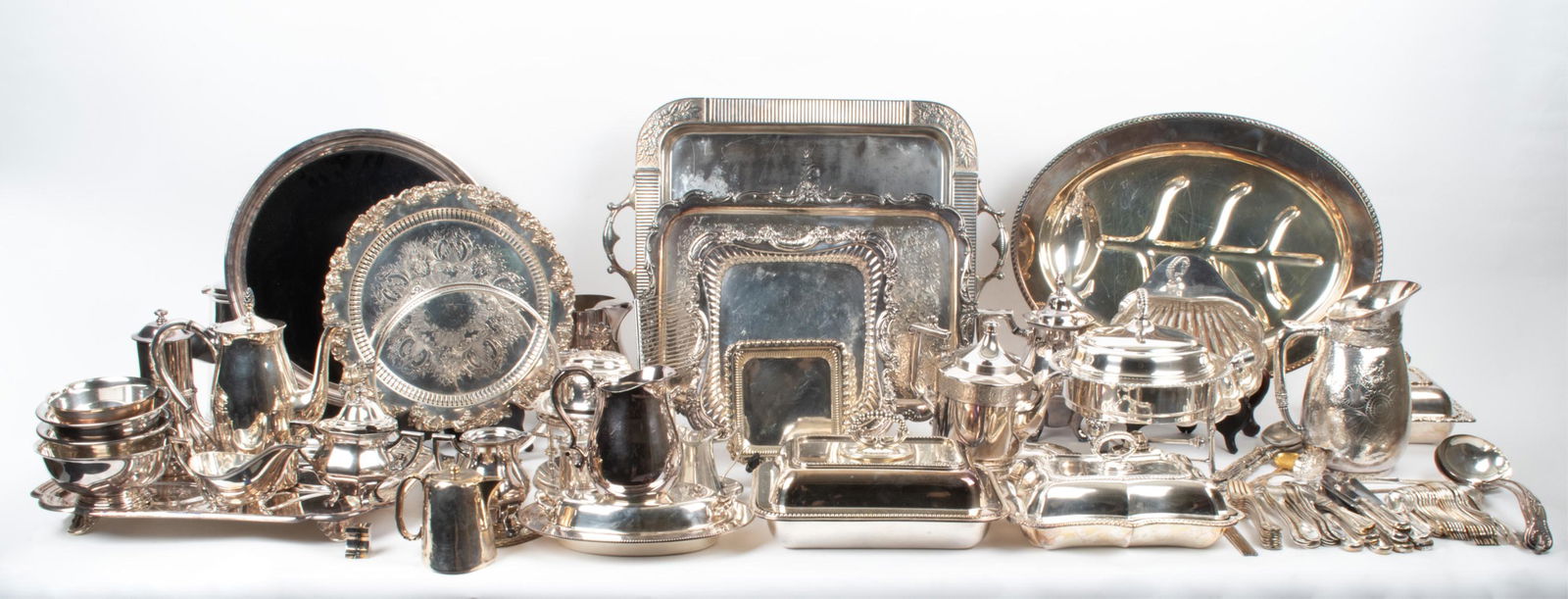 LARGE GROUPING OF SILVERPLATE TABLEWARE (1 of 14)