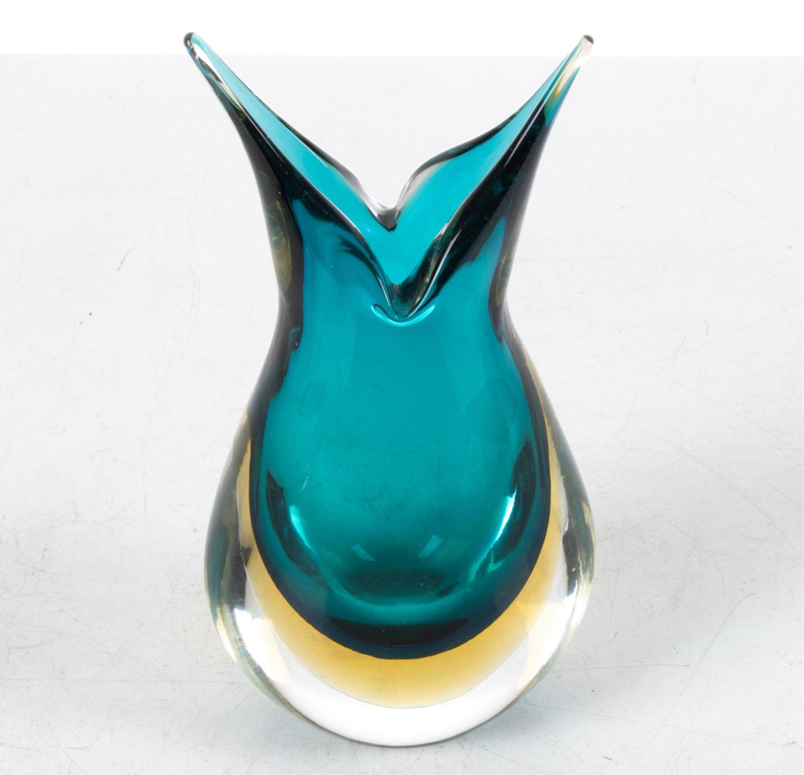 MANNER OF FLAVIO POLI MURANO GLASS SOMMERSO VASE: Apparently unsigned. Dimensions: H 9.25" x W 5" x D 4" Condition: No issues to note; no sigs of chips, cracks, or repairs.