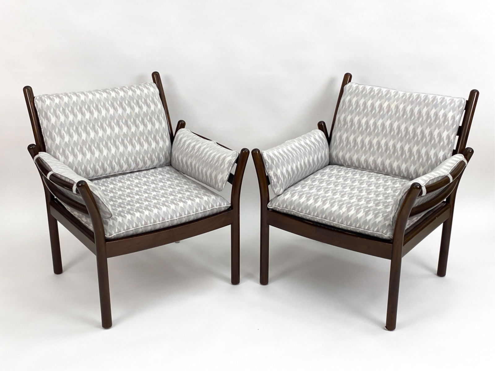 (2) ILLUM WIKKELSO, CFC SILKEBORG "GENIUS" CHAIRS (1 of 18)