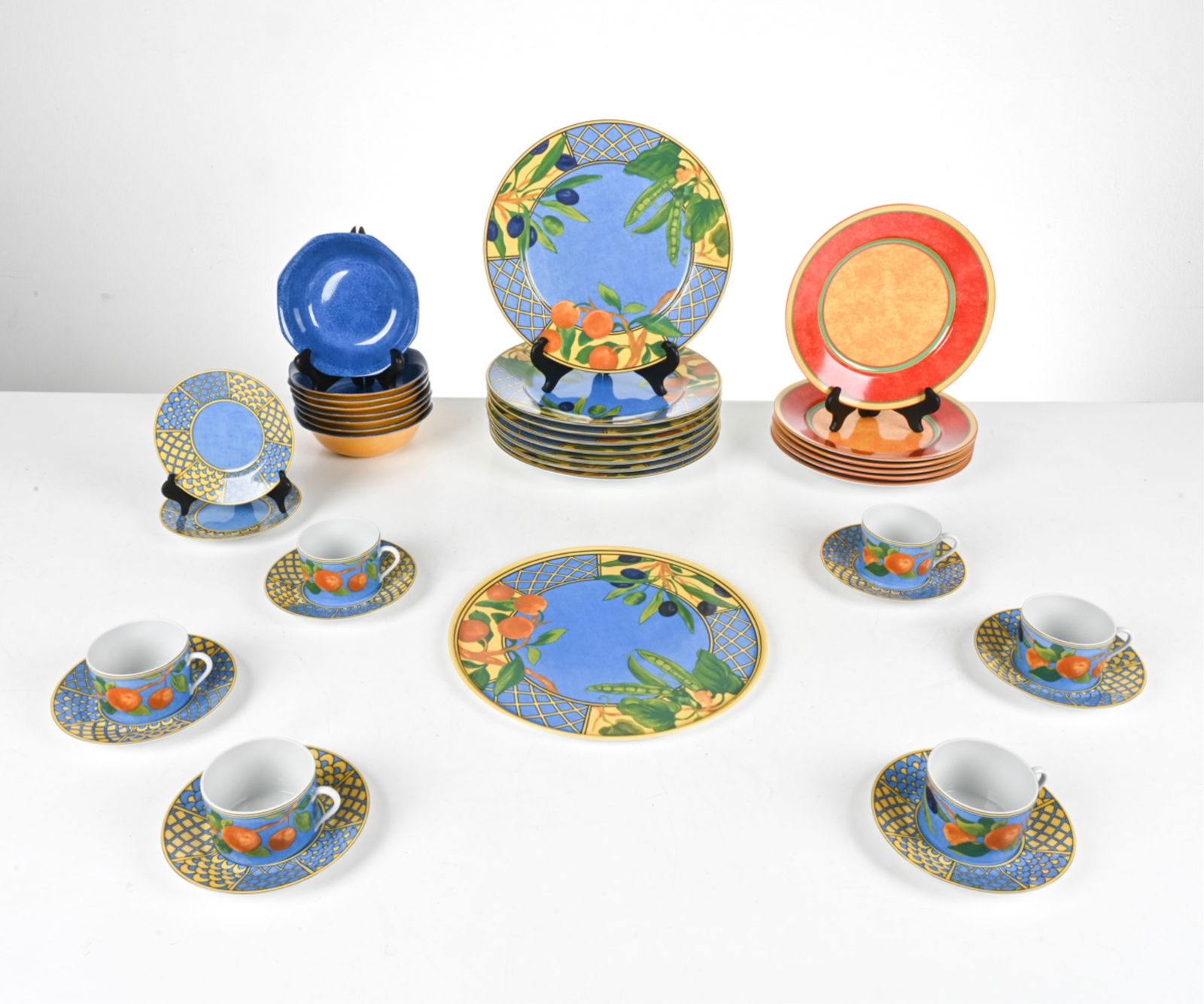 LAURE JAPY LIMOGES PORCELAIN DINNERWARE GROUPING (1 of 15)