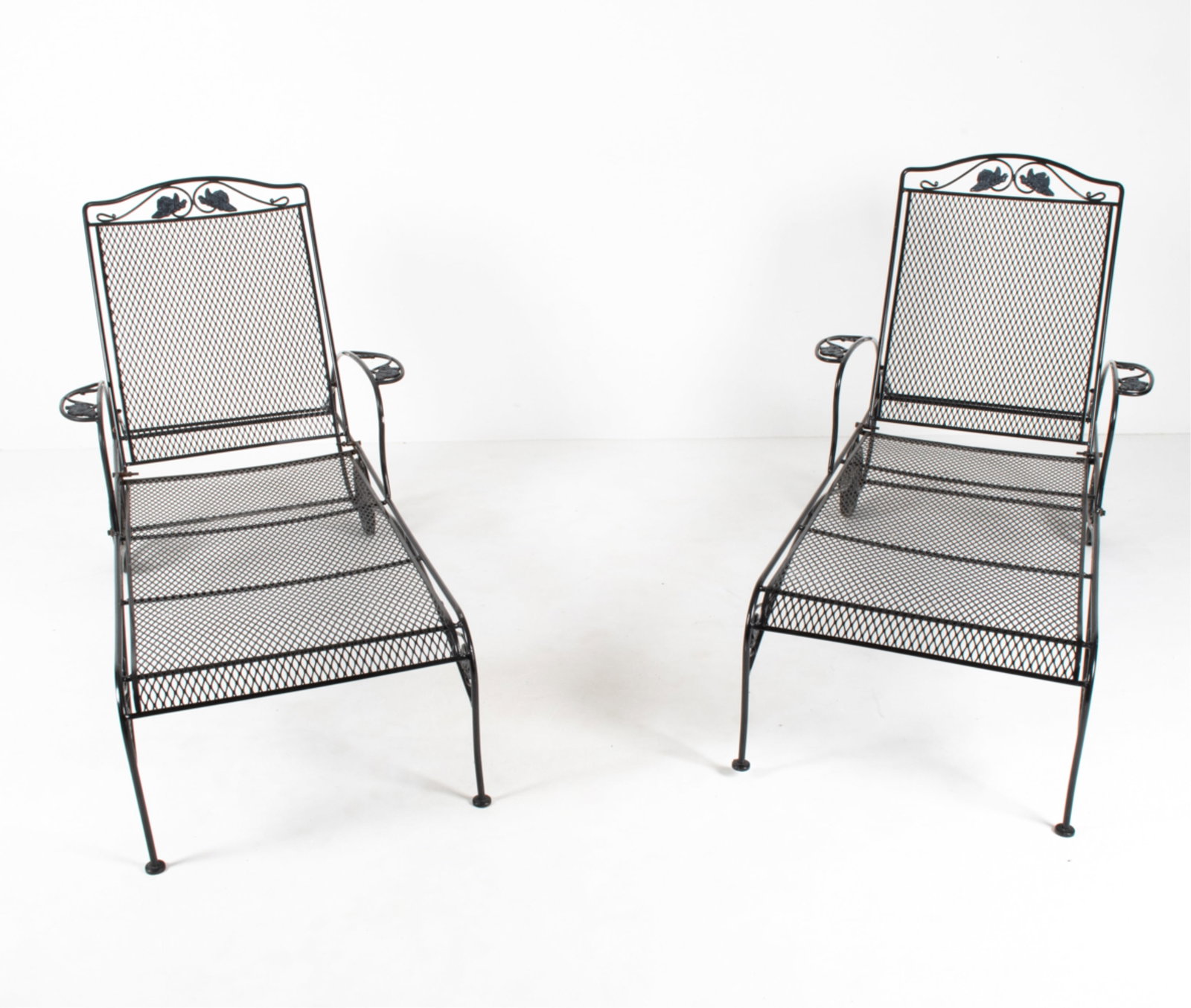 (2) ATTR. RUSSELL WOODARD PATIO CHAISE LOUNGES (1 of 14)