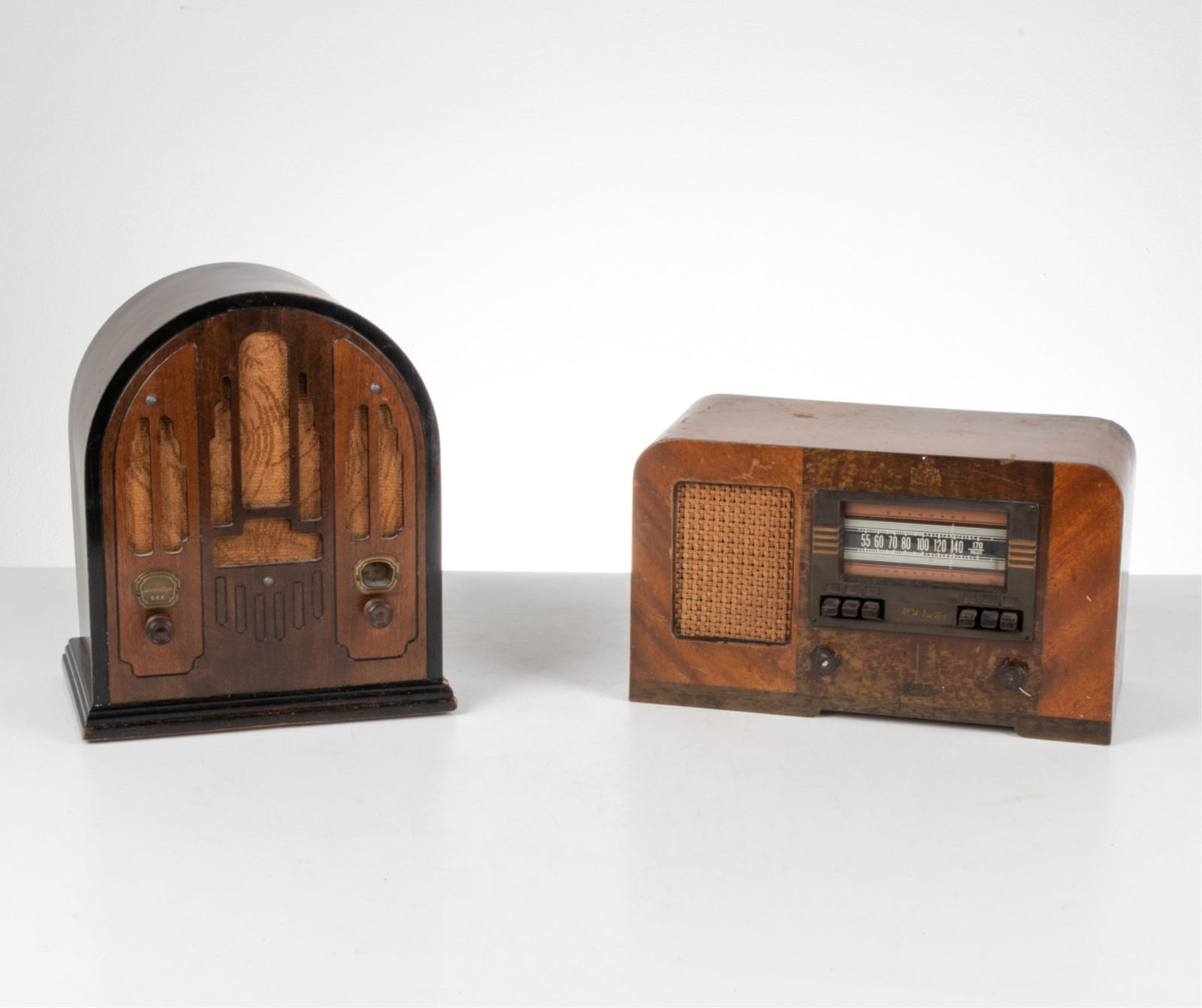 (2) RADIOS; RCA VICTOR T56 & ATWATER KENT 944 (1 of 8)