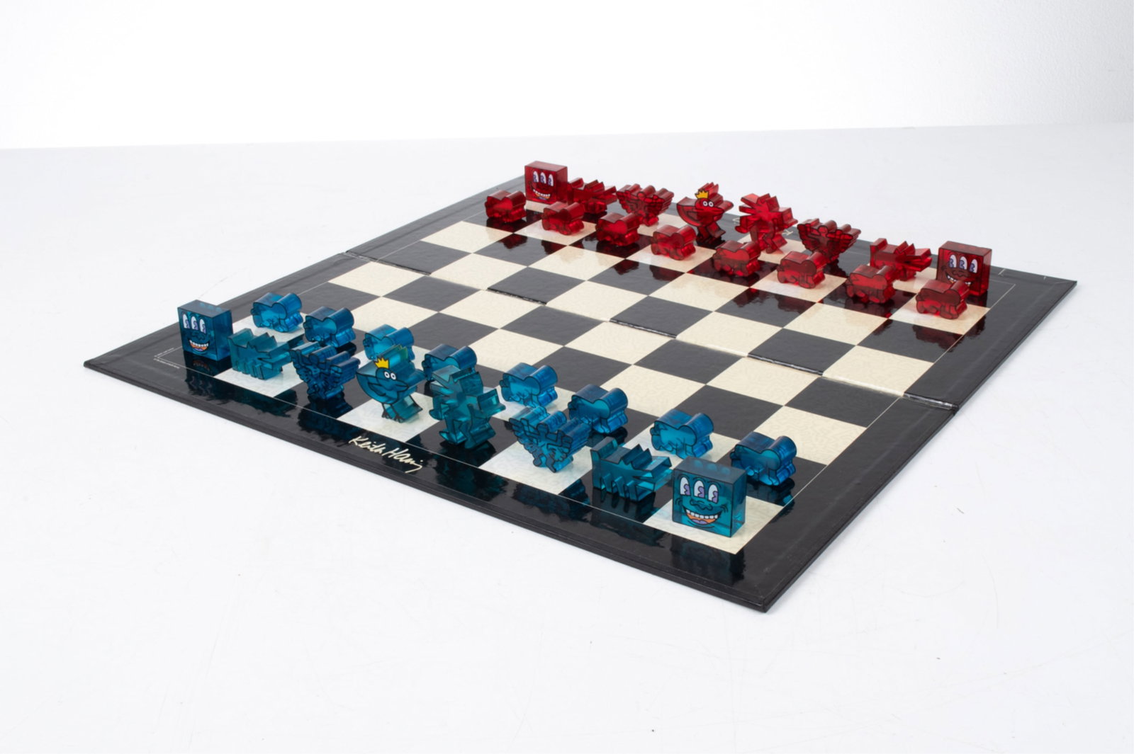 VINTAGE KEITH HARING RESIN CHESS SET (1 of 15)