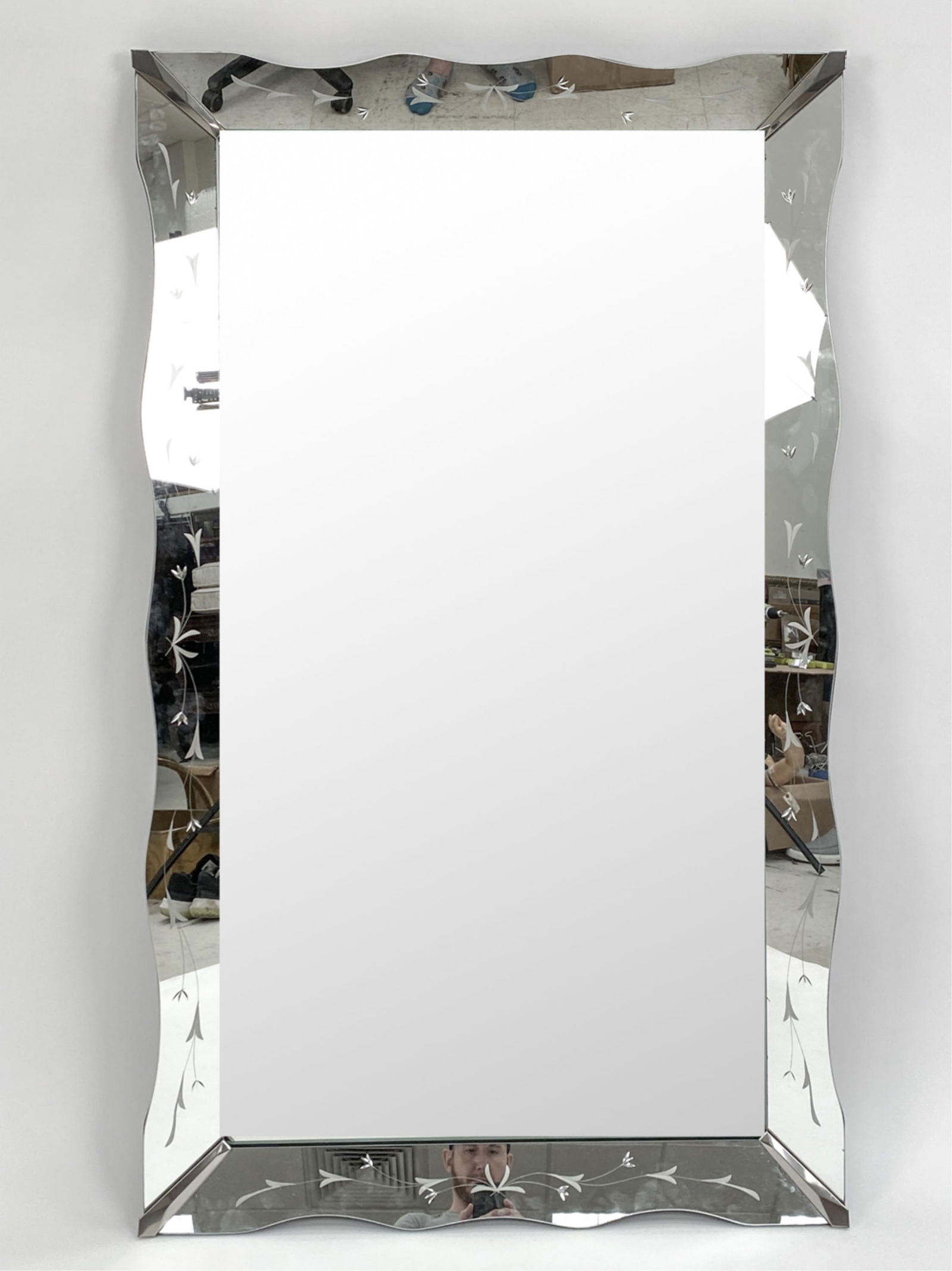 LARGE MID-CENTURY SCALLOPED EDGE WALL MIRROR (1 of 5)