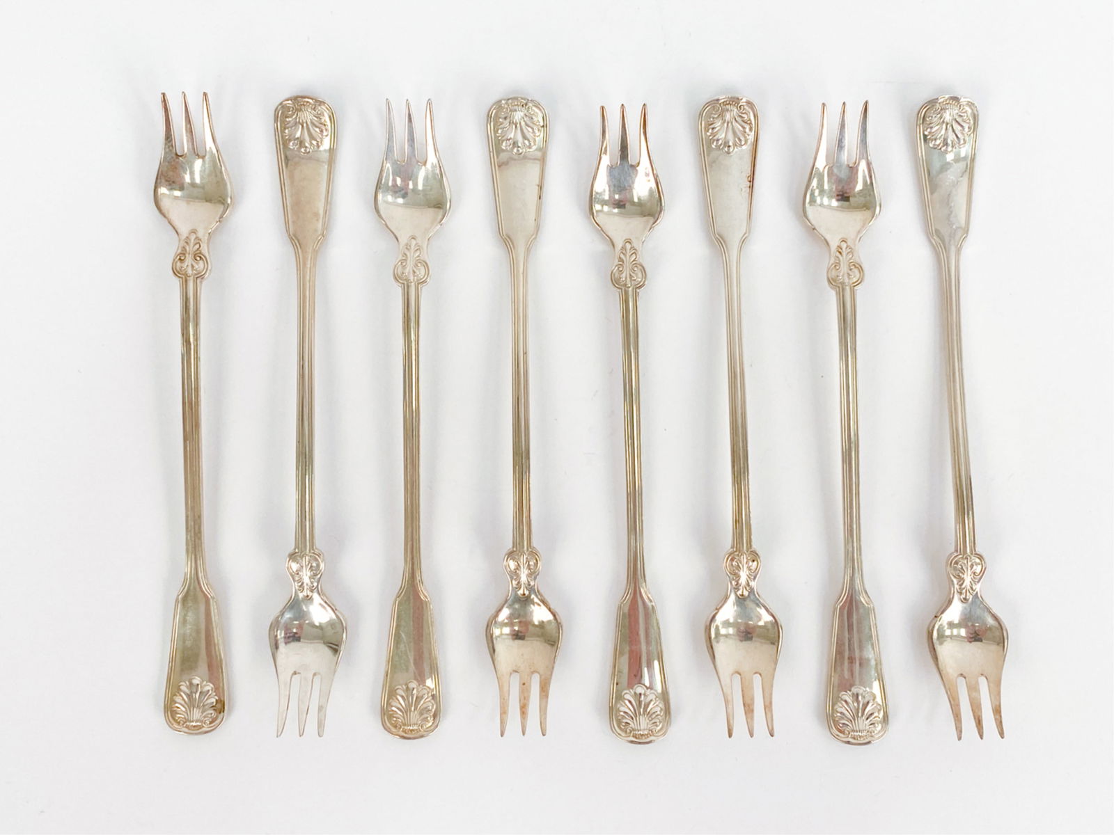 (8) TIFFANY STERLING SHELL & THREAD OYSTER FORKS (1 of 8)