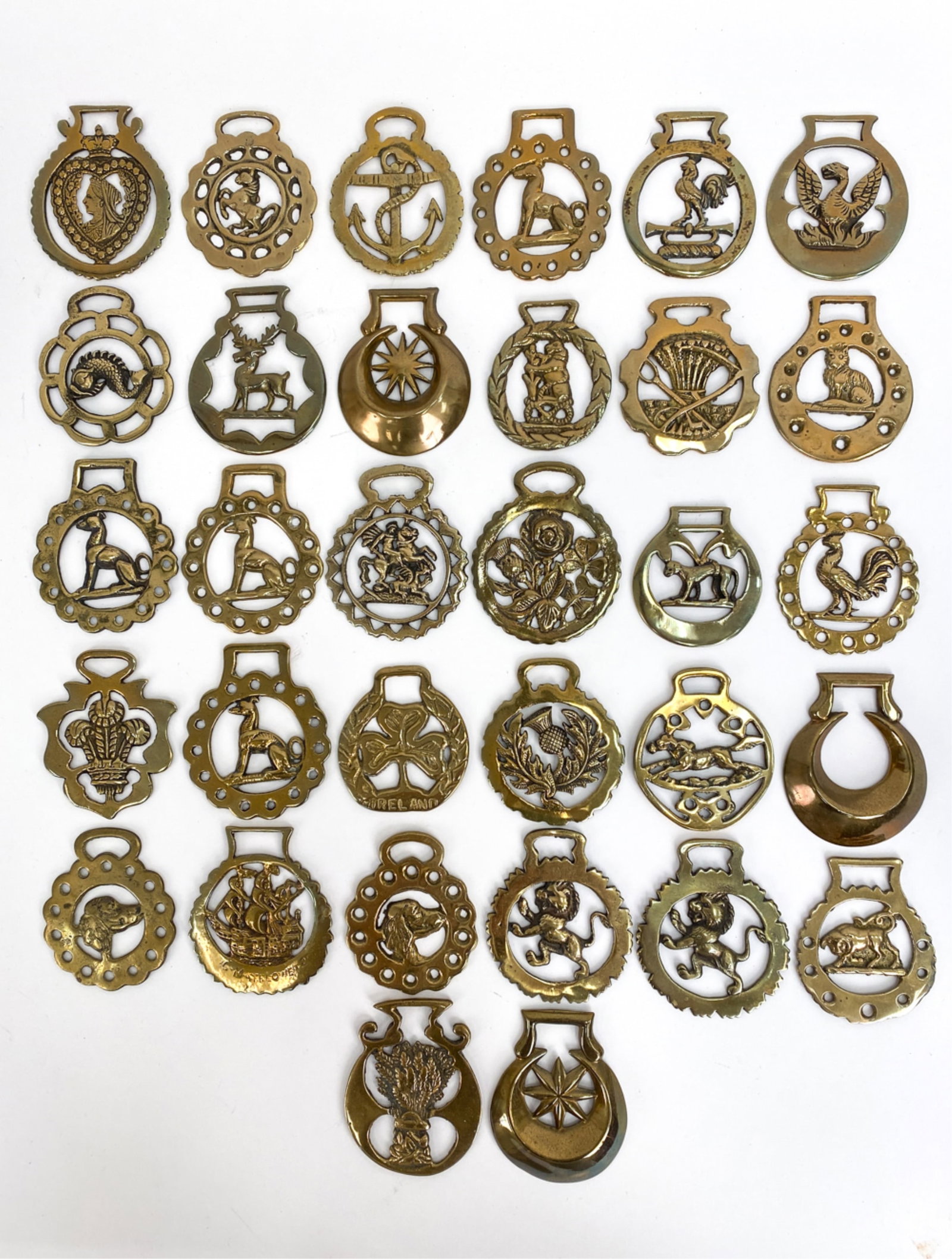 GROUPING OF VINTAGE HORSE BRASSES (1 of 10)